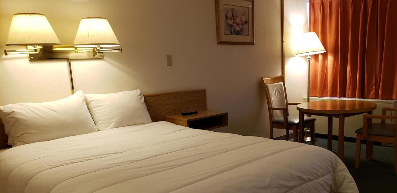 Skyview Swift Current Hotel ภายนอก รูปภาพ