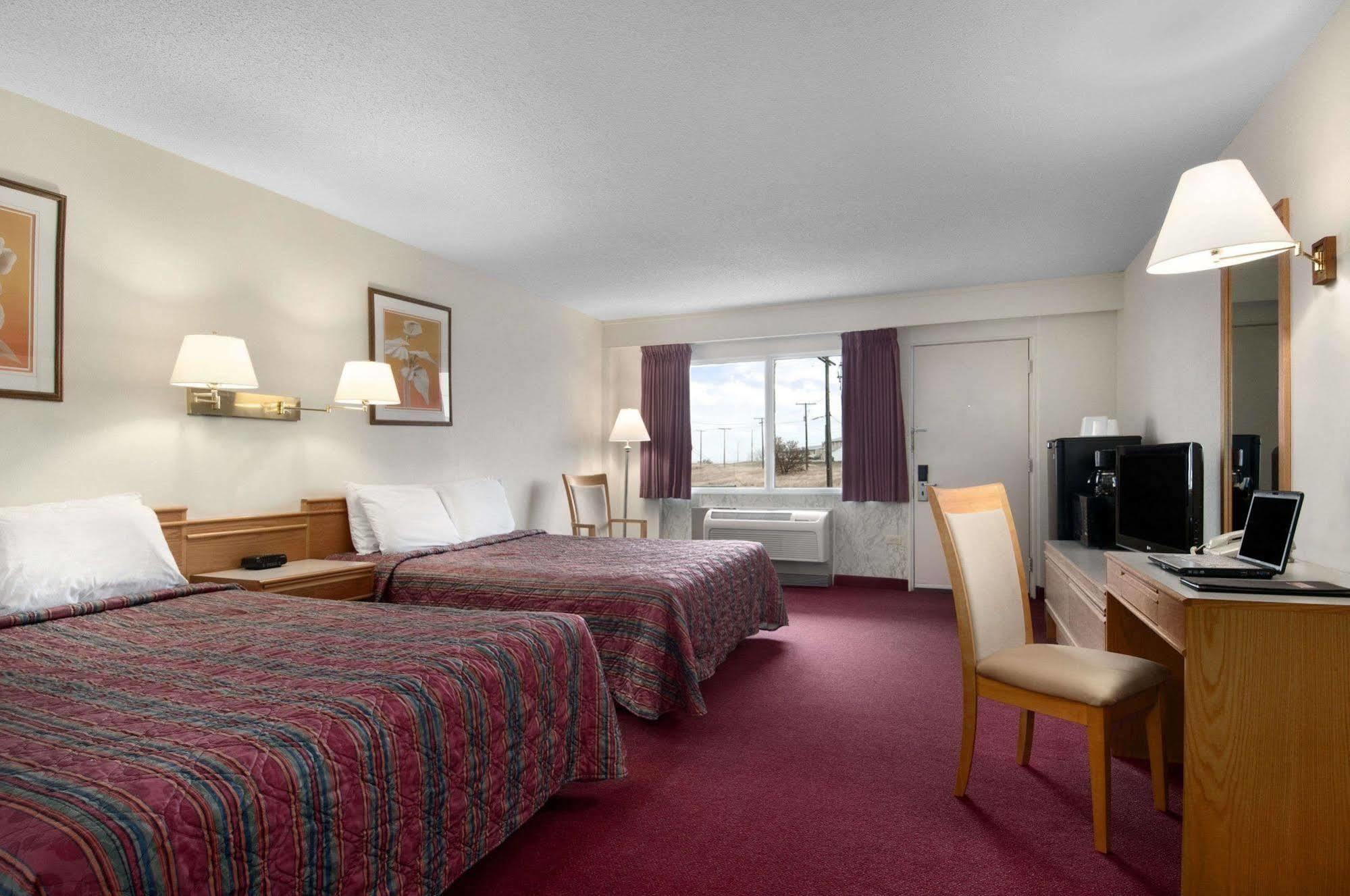 Skyview Swift Current Hotel ภายนอก รูปภาพ